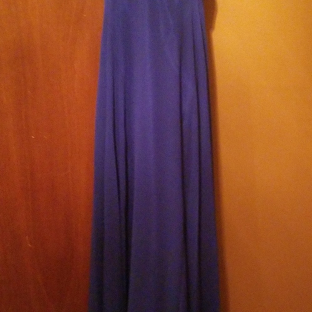 Gown - Picture 3 of 5